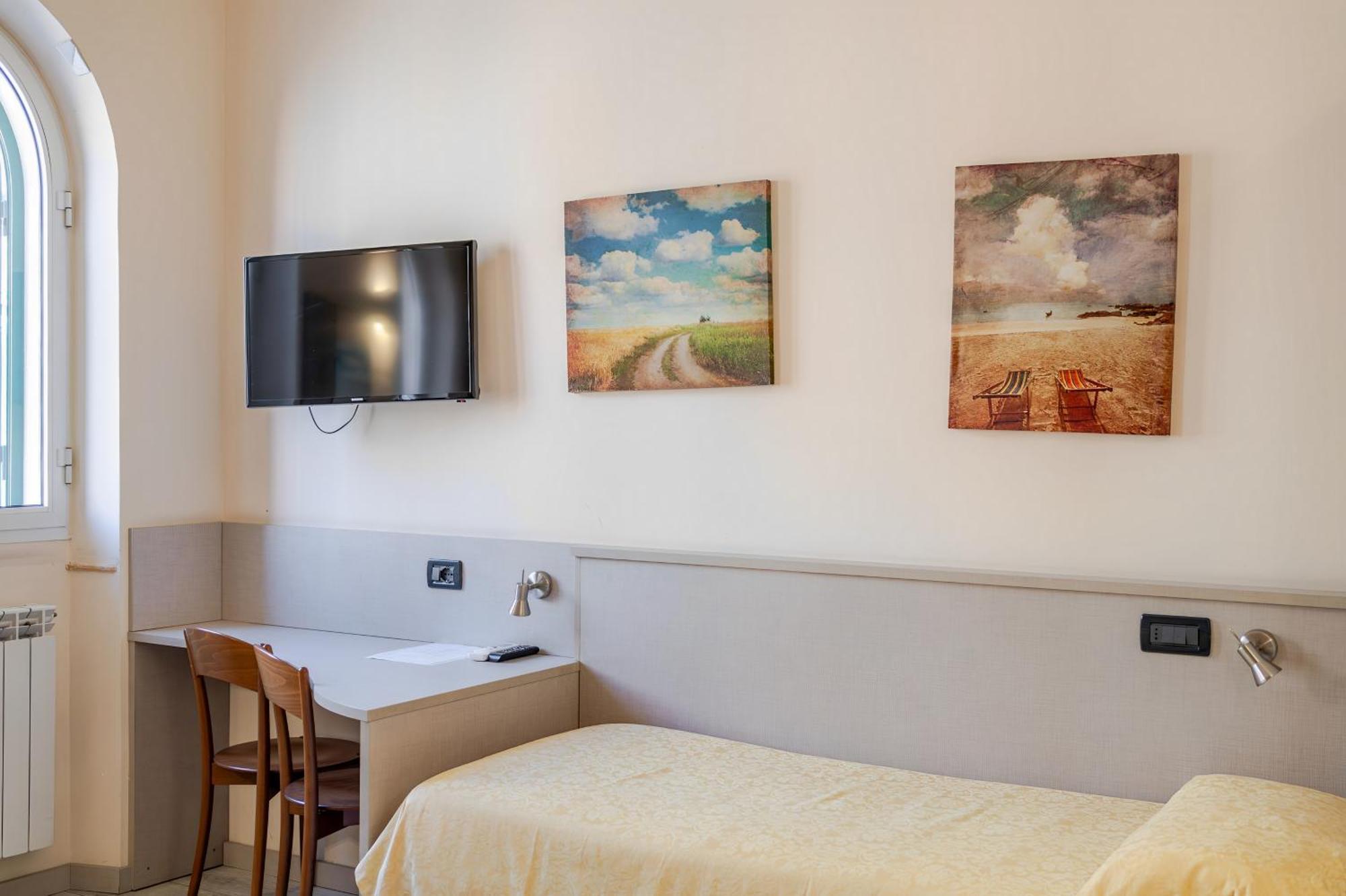 Hotel Posta - 3 Stars - Comfortable Stay In Ventimiglia Exterior foto