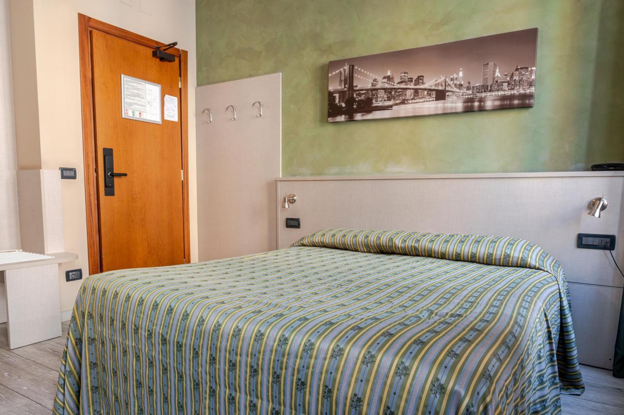 Hotel Posta - 3 Stars - Comfortable Stay In Ventimiglia Exterior foto